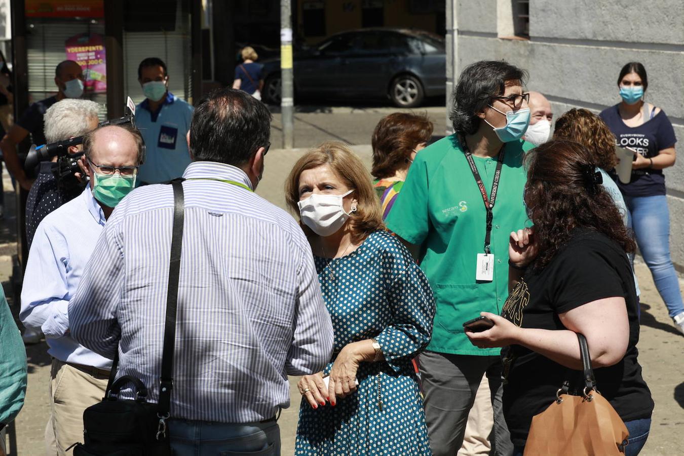 La protesta en el centro de salud de Carlos III de Córdoba por la agresión a un sanitario, en imágenes