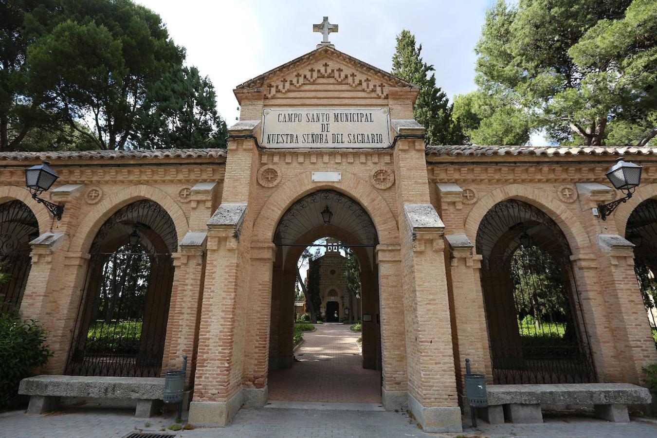 En imágenes: abren las escaleras mecánicas, el cementerio y la Vega