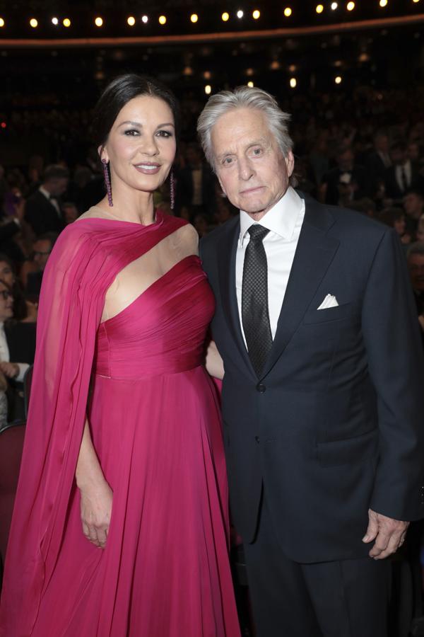 Michael Douglas, un enamorado de Mallorca. Michael Douglas es un enamorado de España, tanto de nuestra cultura como nuestro clima, por eso no es de extrañar que desde hace años pase aquí sus vacaciones, concretamente en Mallorca, donde posee una espectacular mansión que nada tiene que envidiar a las villas de Hollywood.