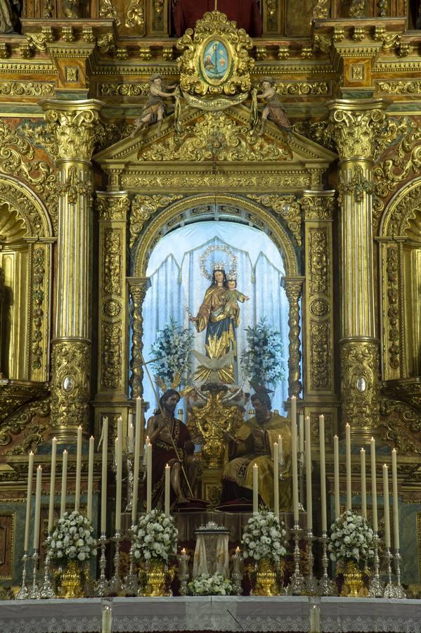 El Sagrado Decreto, en el altar mayor de la basílica de María Auxiliadora