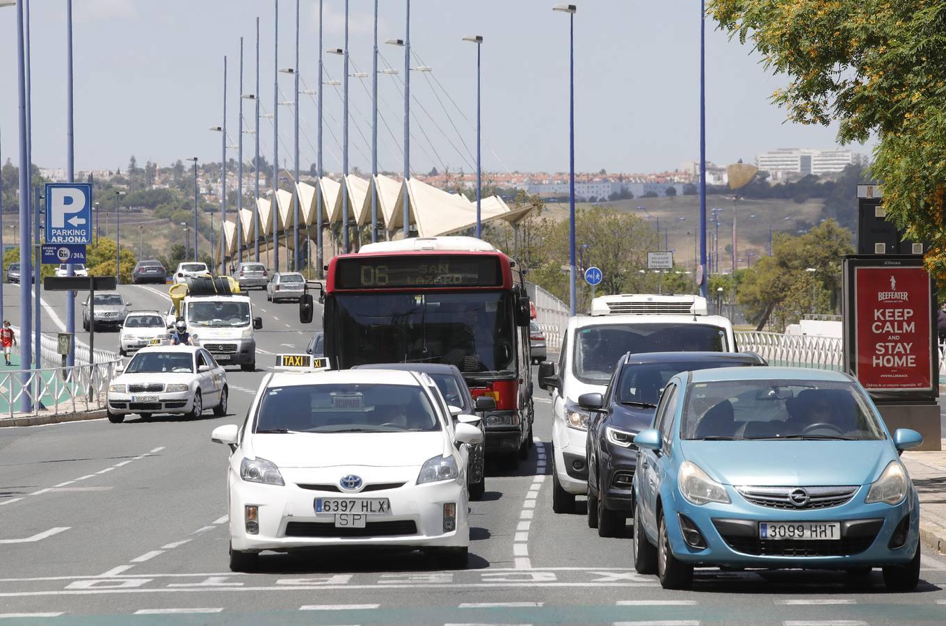 En imágenes: Sevilla, otra vez con atascos con la desescalada