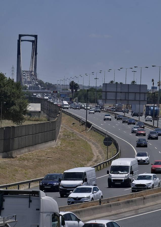 En imágenes: Sevilla, otra vez con atascos con la desescalada