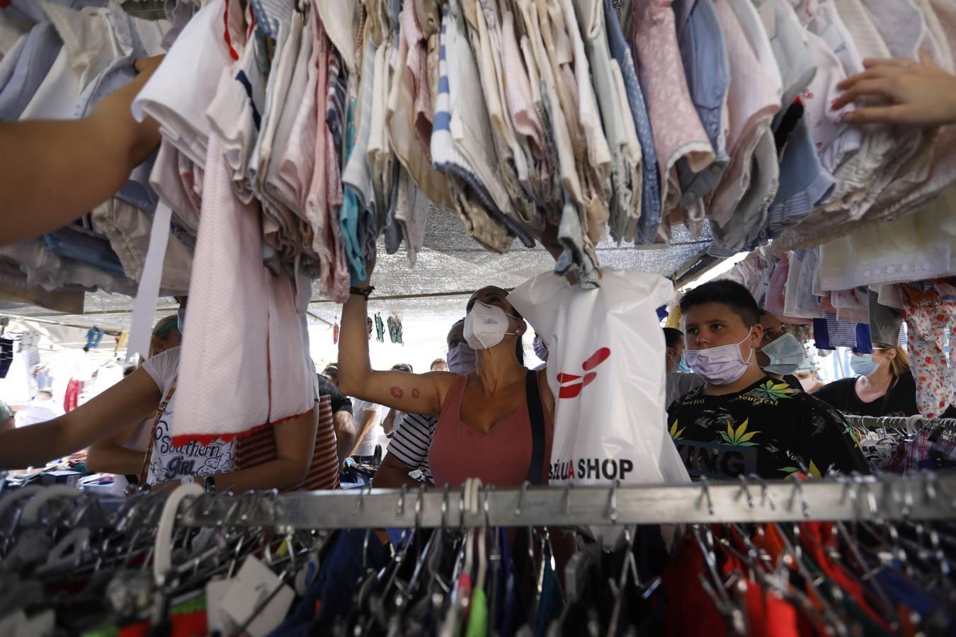 La vuelta de los mercadillos en Córdoba, en imágenes