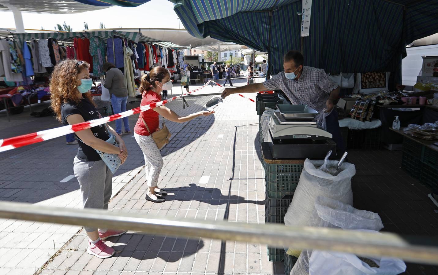 La vuelta de los mercadillos en Córdoba, en imágenes