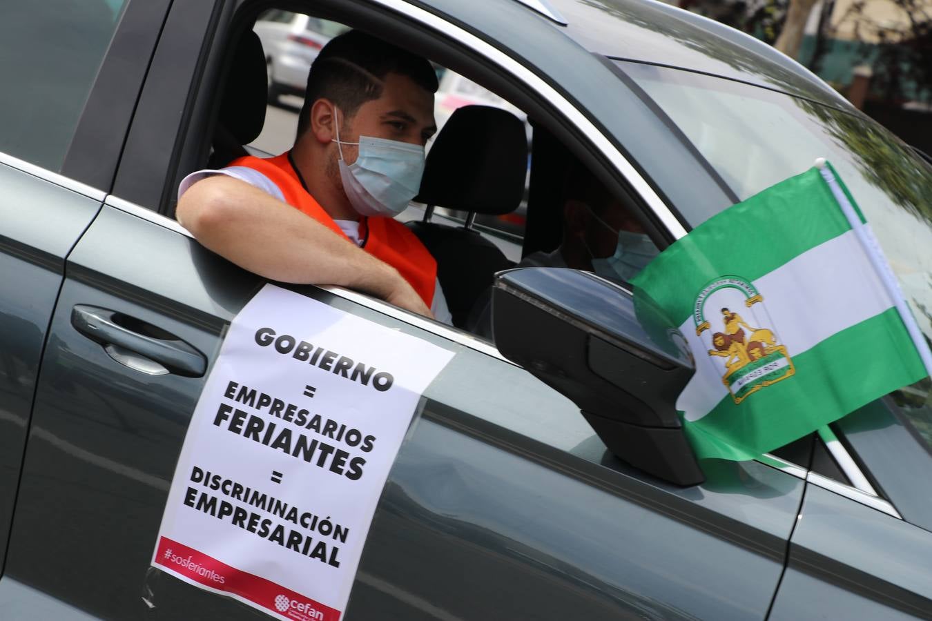 La marcha de protesta de los feriantes de Aguilar a Lucena, en imágenes