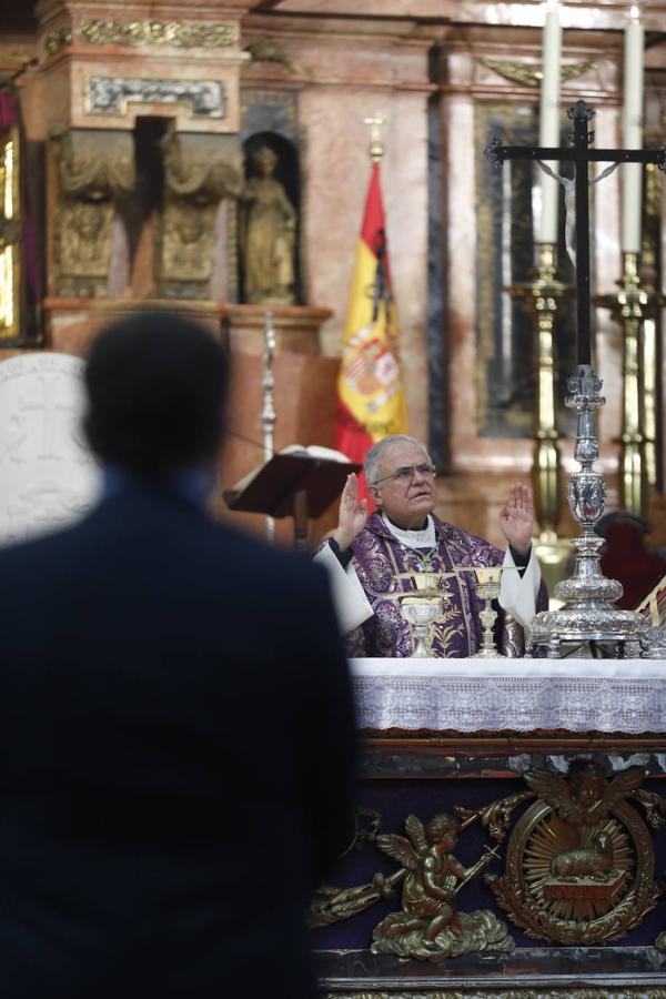 La misa del obispo de Córdoba por los fallecidos por el coronavirus, en imágenes