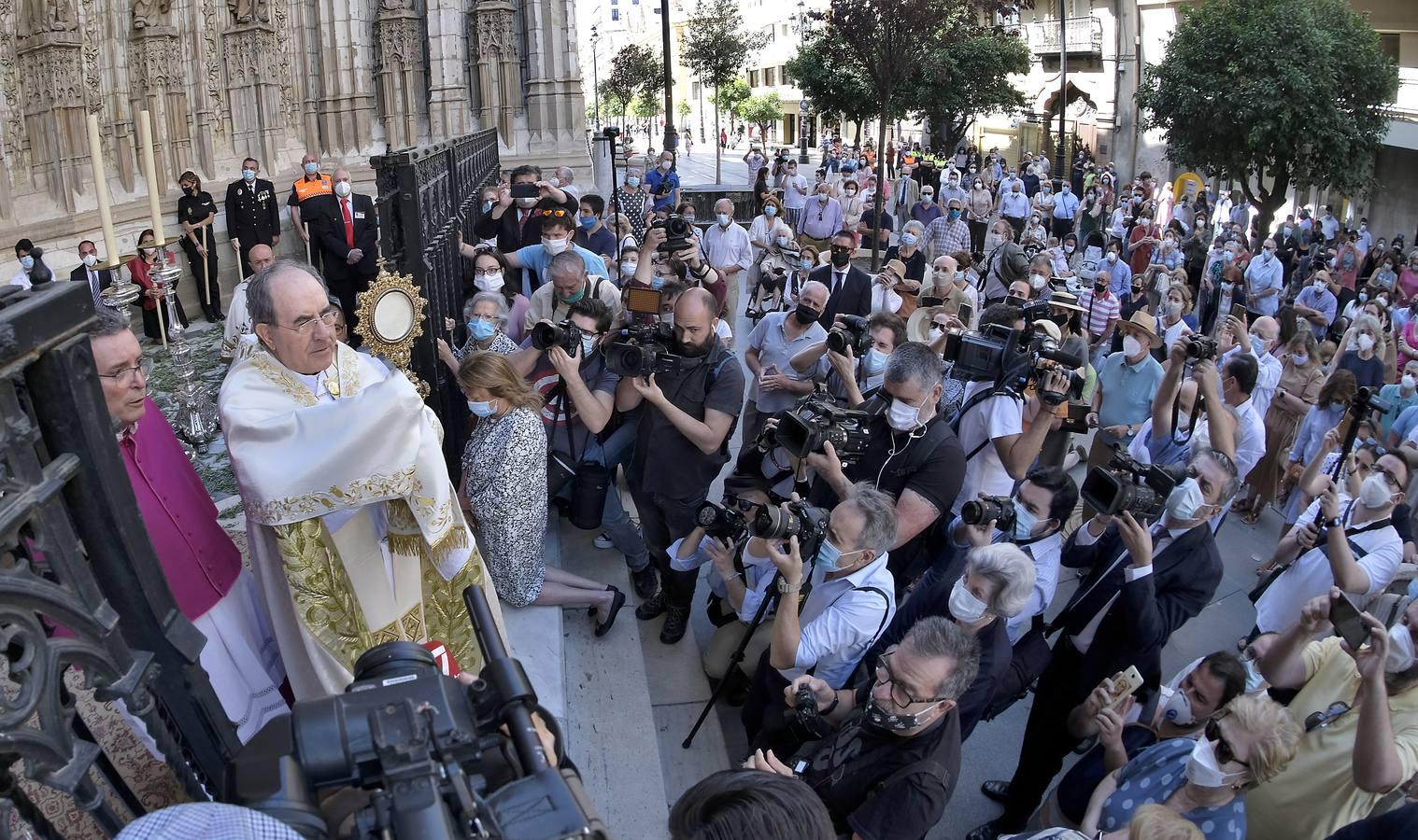 Sevilla vive un Corpus atípico