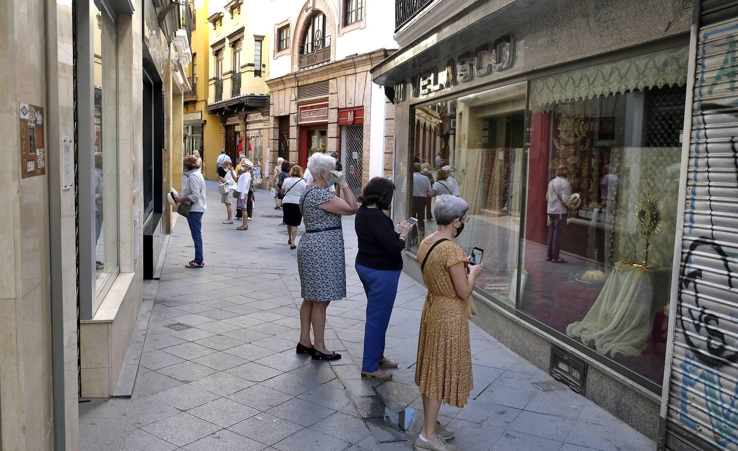 Sevilla vive un Corpus atípico