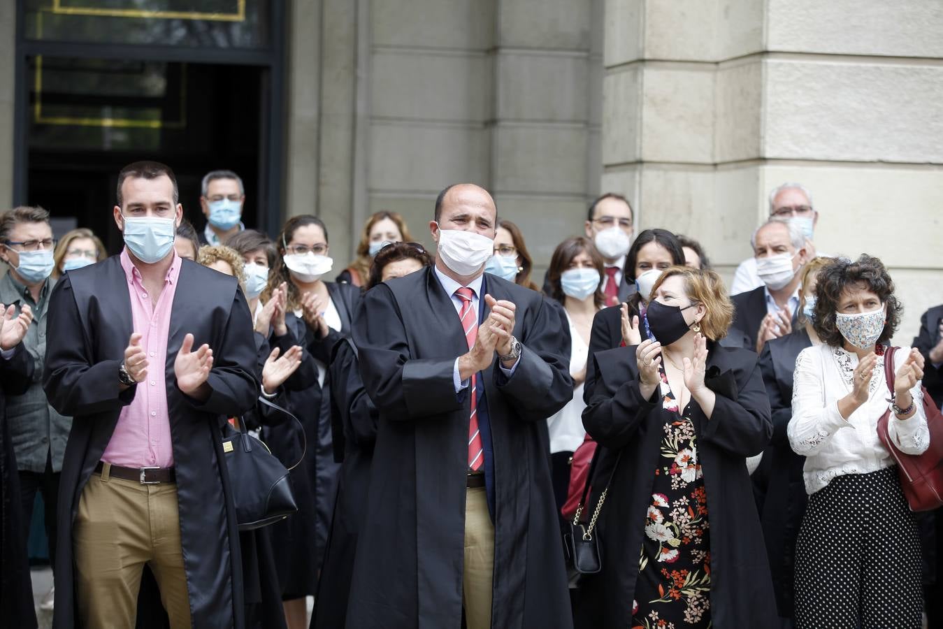 La protesta de abogados y procuradores en la Audiencia de Sevilla