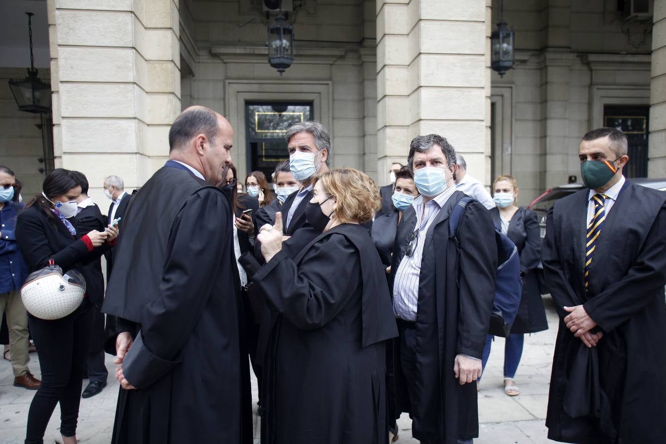 La protesta de abogados y procuradores en la Audiencia de Sevilla