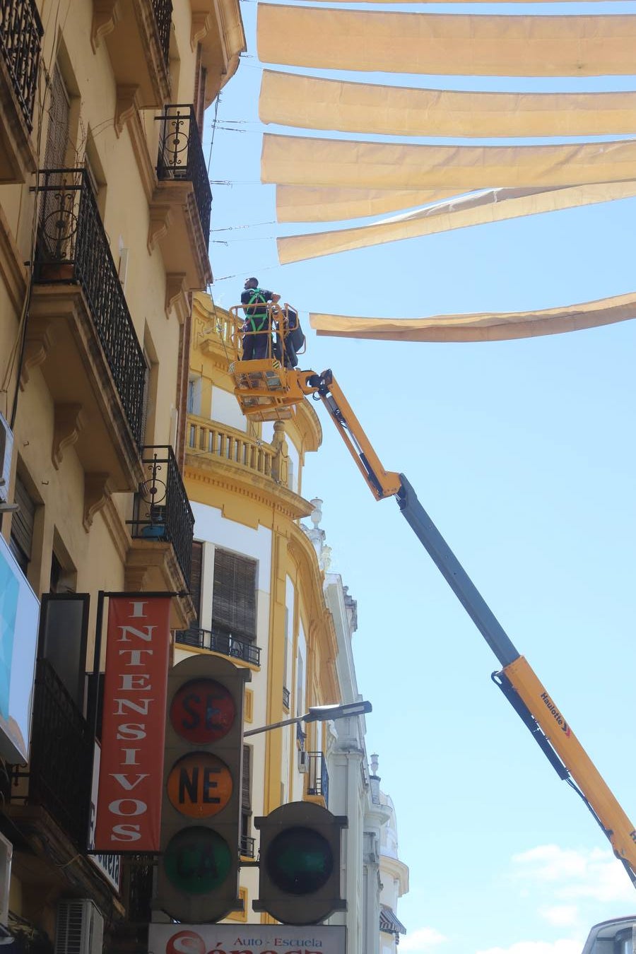 En imágenes, los toldos contra el calor llegan al Centro de Córdoba