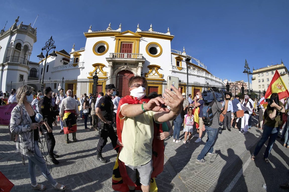 En imágenes, paseo taurino reivindicativo por las calles de Sevilla