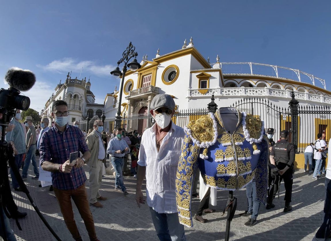 En imágenes, paseo taurino reivindicativo por las calles de Sevilla
