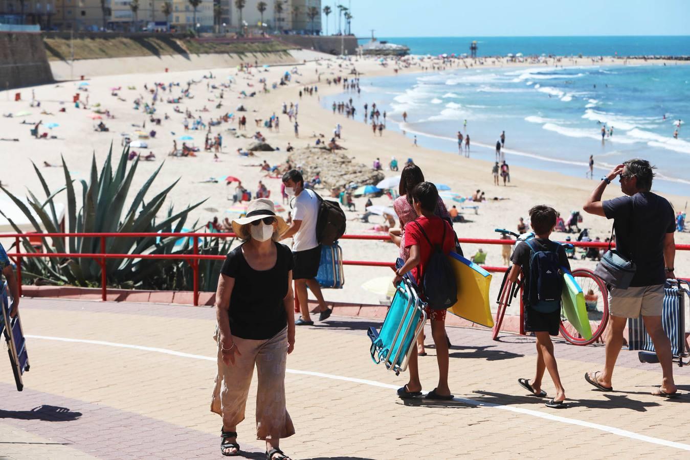 Las playas de Cádiz afrontan otro domingo entre medidas de seguridad