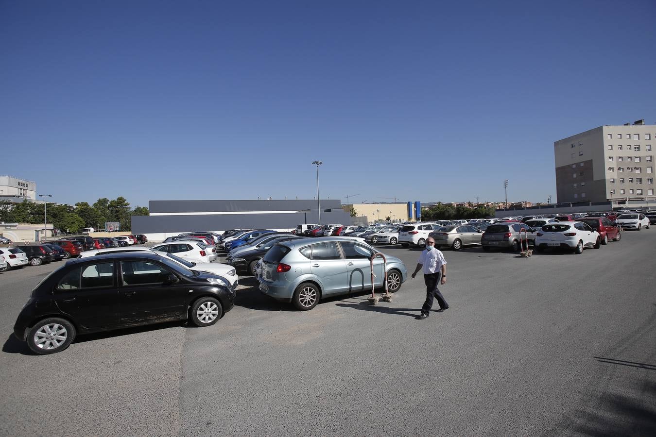 Así están los aparcamientos del hospital Reina Sofía de Córdoba, en imágenes