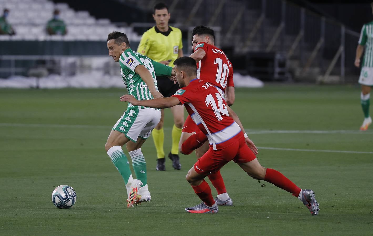 En imágenes, el Betis-Granada en el Villamarín