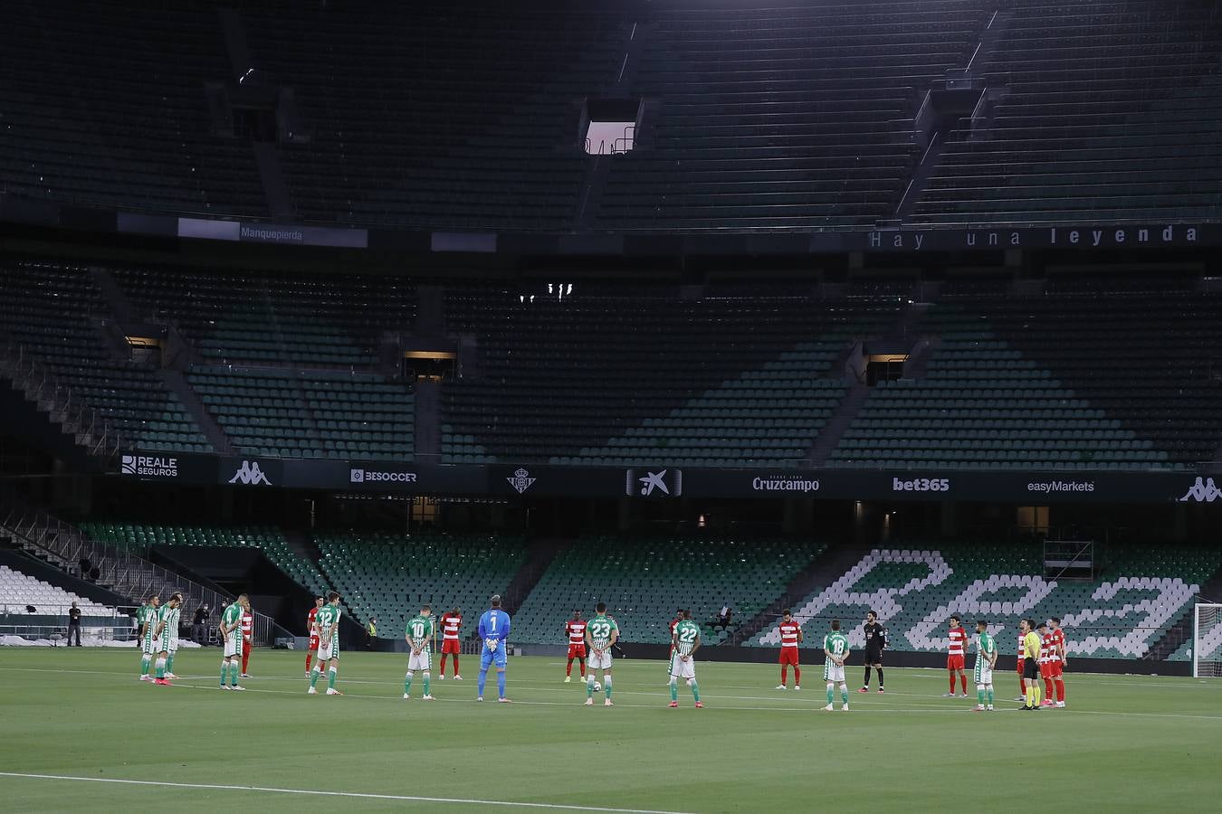 En imágenes, el Betis-Granada en el Villamarín