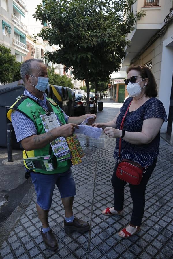 La vuelta de la venta de cupones de la ONCE en Córdoba, en imágenes