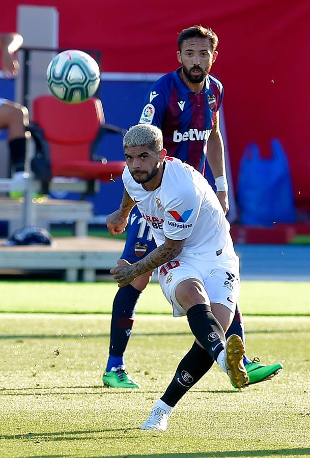 El partido Levante-Sevilla, en imágenes