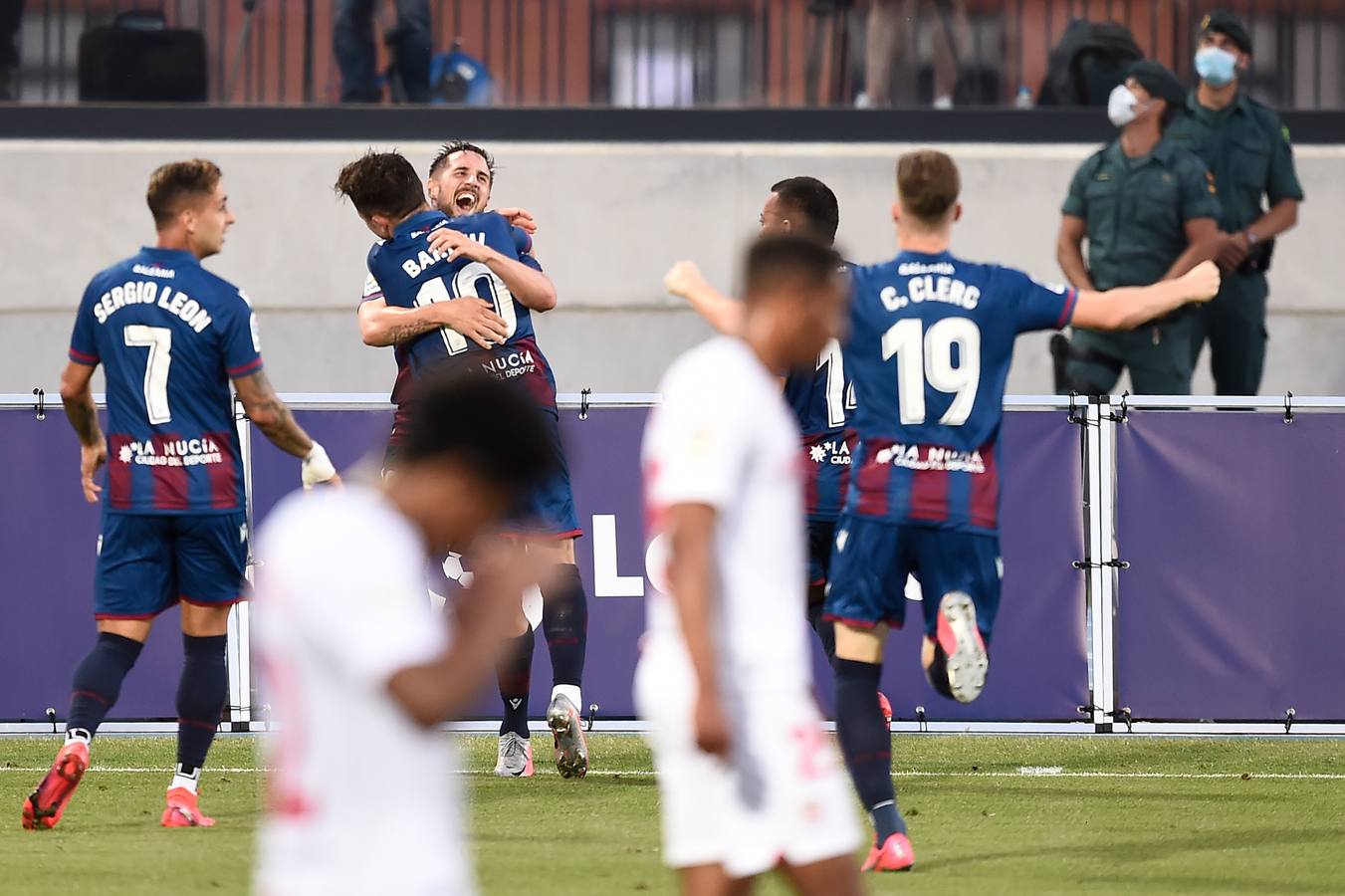 El partido Levante-Sevilla, en imágenes