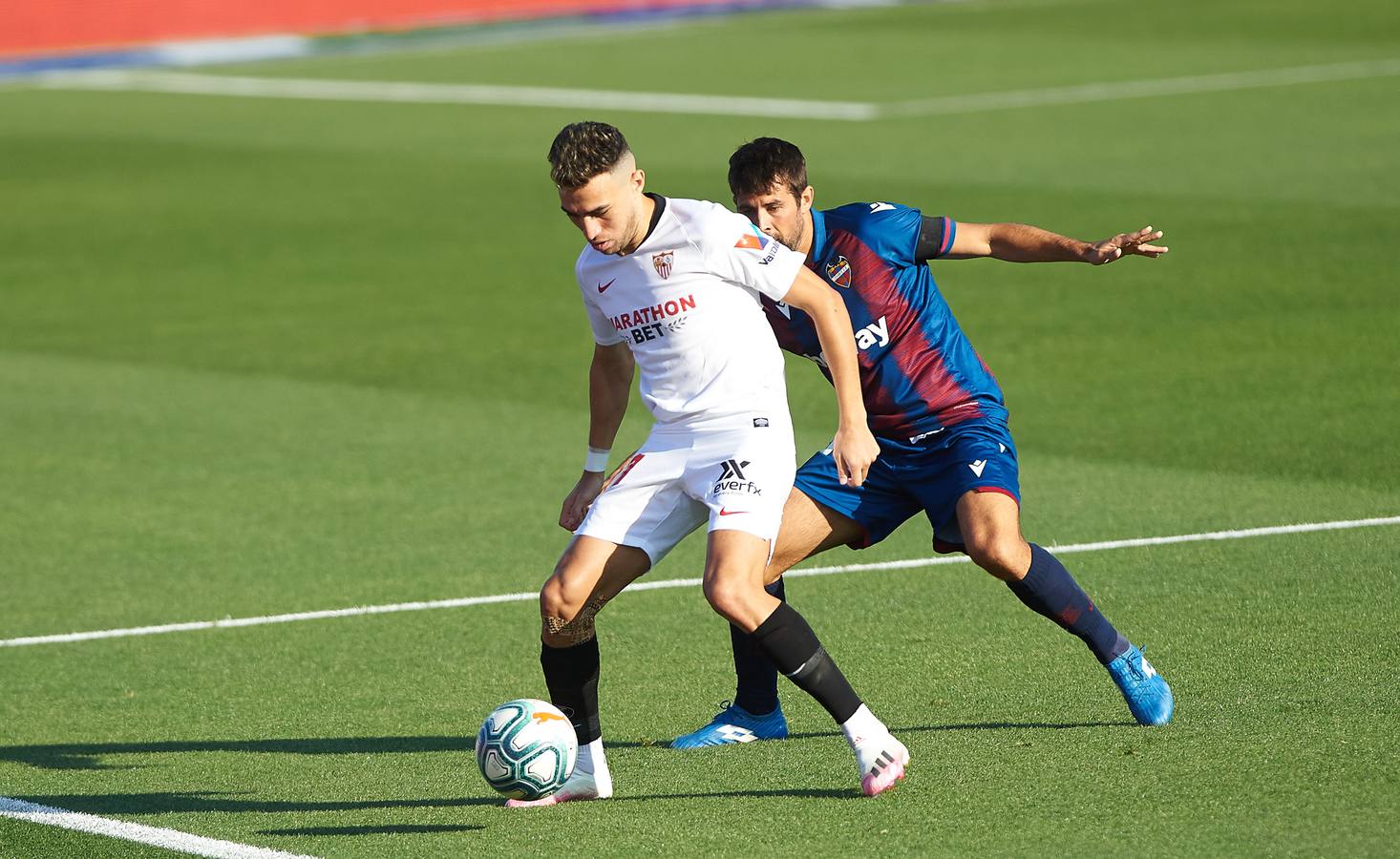 El partido Levante-Sevilla, en imágenes