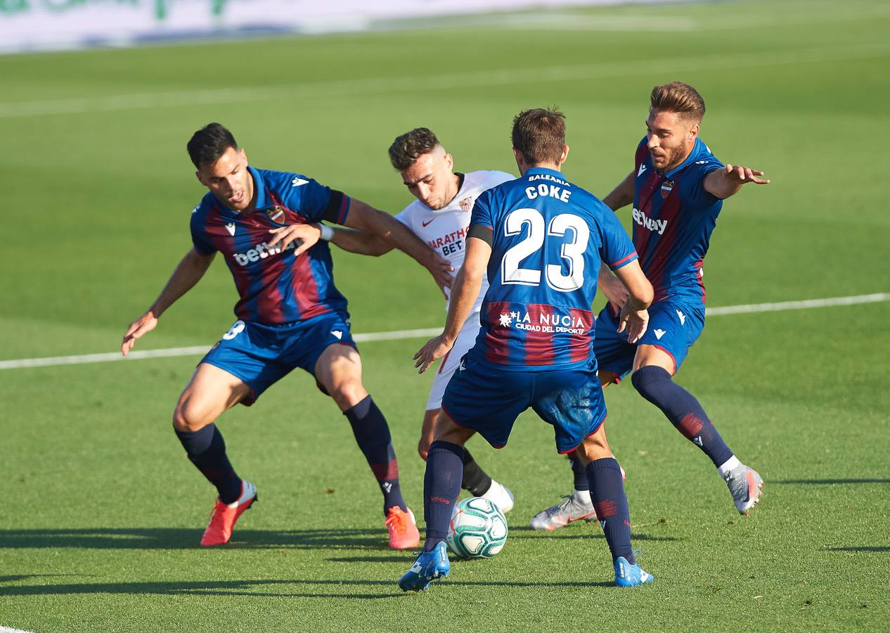 El partido Levante-Sevilla, en imágenes