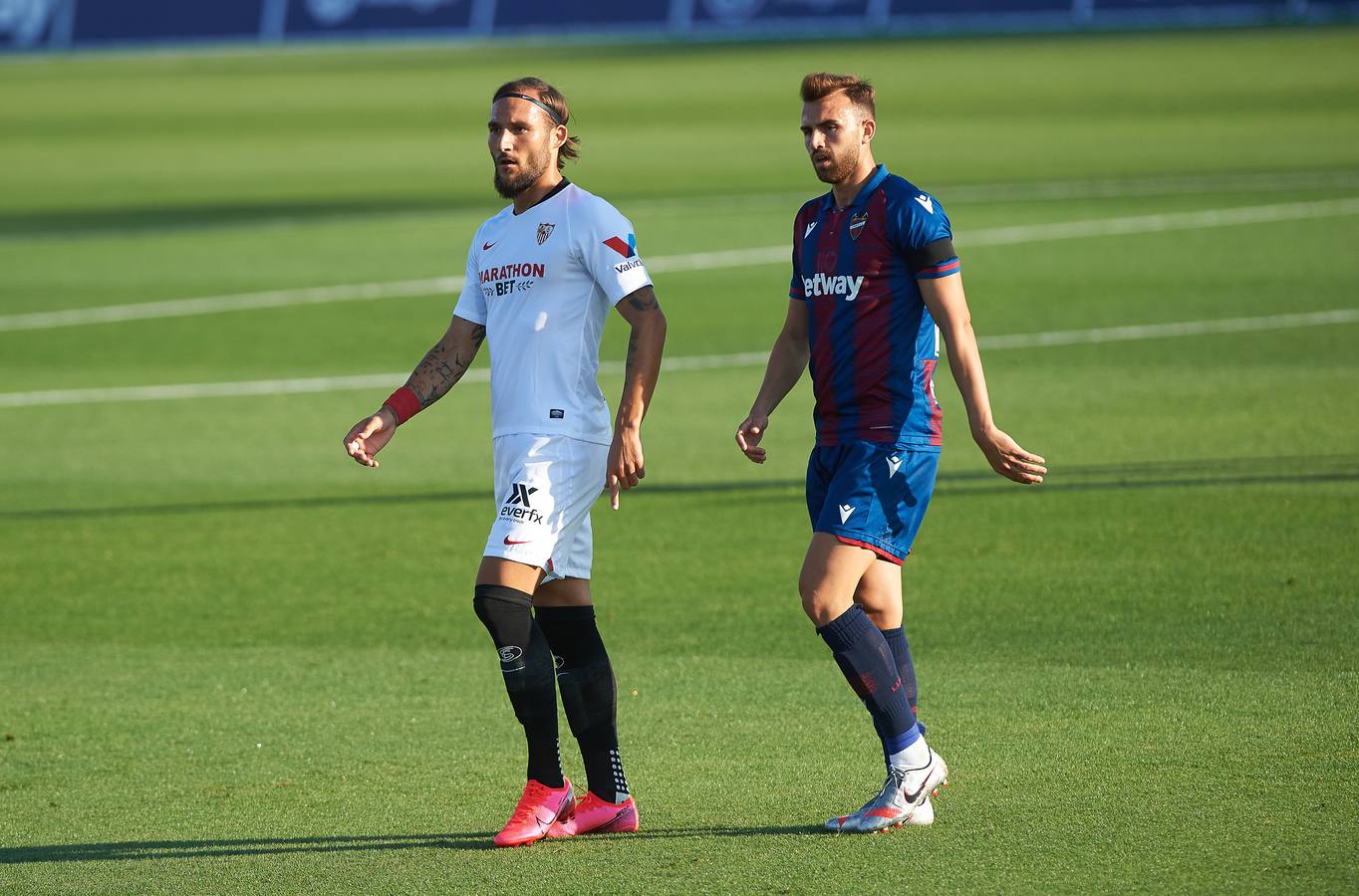 El partido Levante-Sevilla, en imágenes