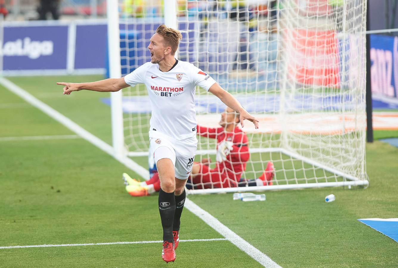 El partido Levante-Sevilla, en imágenes