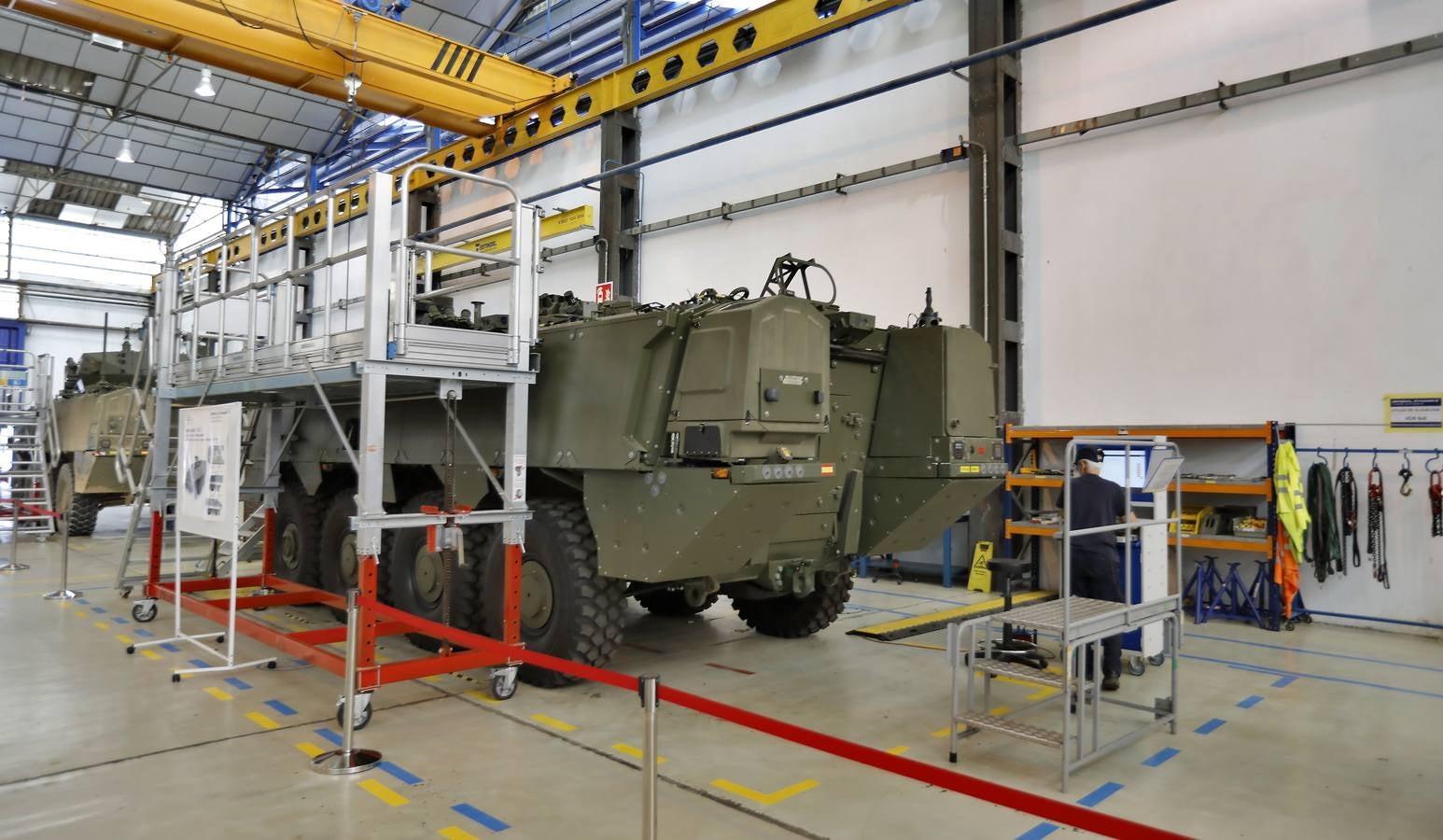 La fábrica de Santa Bárbara en Alcalá exhibe sus carros de combate