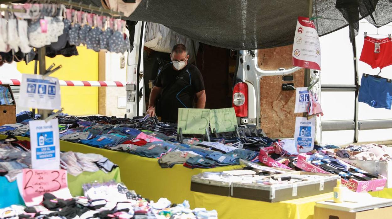 Reabre el mercadillo de Cerro Amate