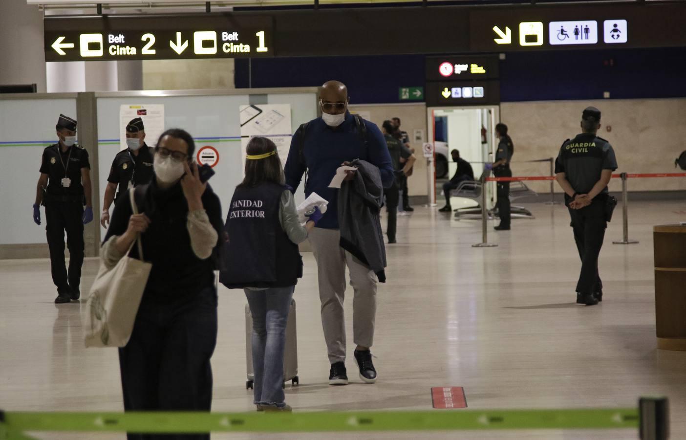 Llega a Sevilla el primer vuelo internacional con viajeros españoles y holandeses