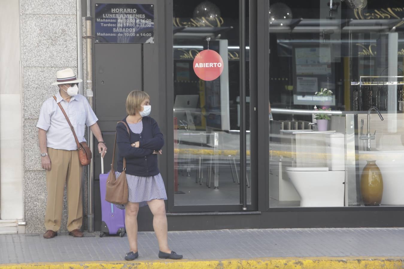 FOTOS: Las mascarillas, protagonistas de la cuenta atrás para la nueva normalidad en Cádiz