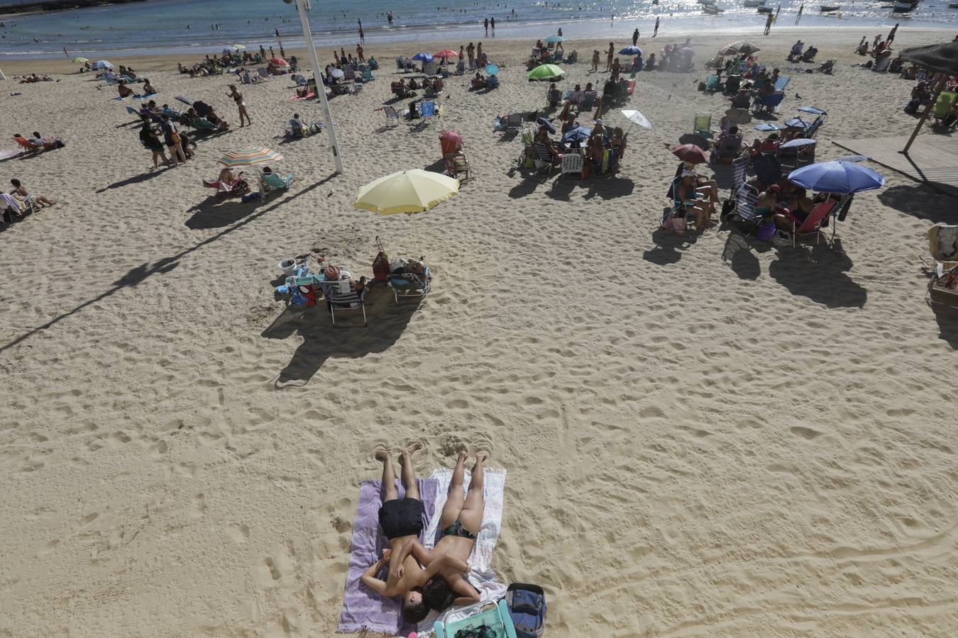 FOTOS: Las mascarillas, protagonistas de la cuenta atrás para la nueva normalidad en Cádiz