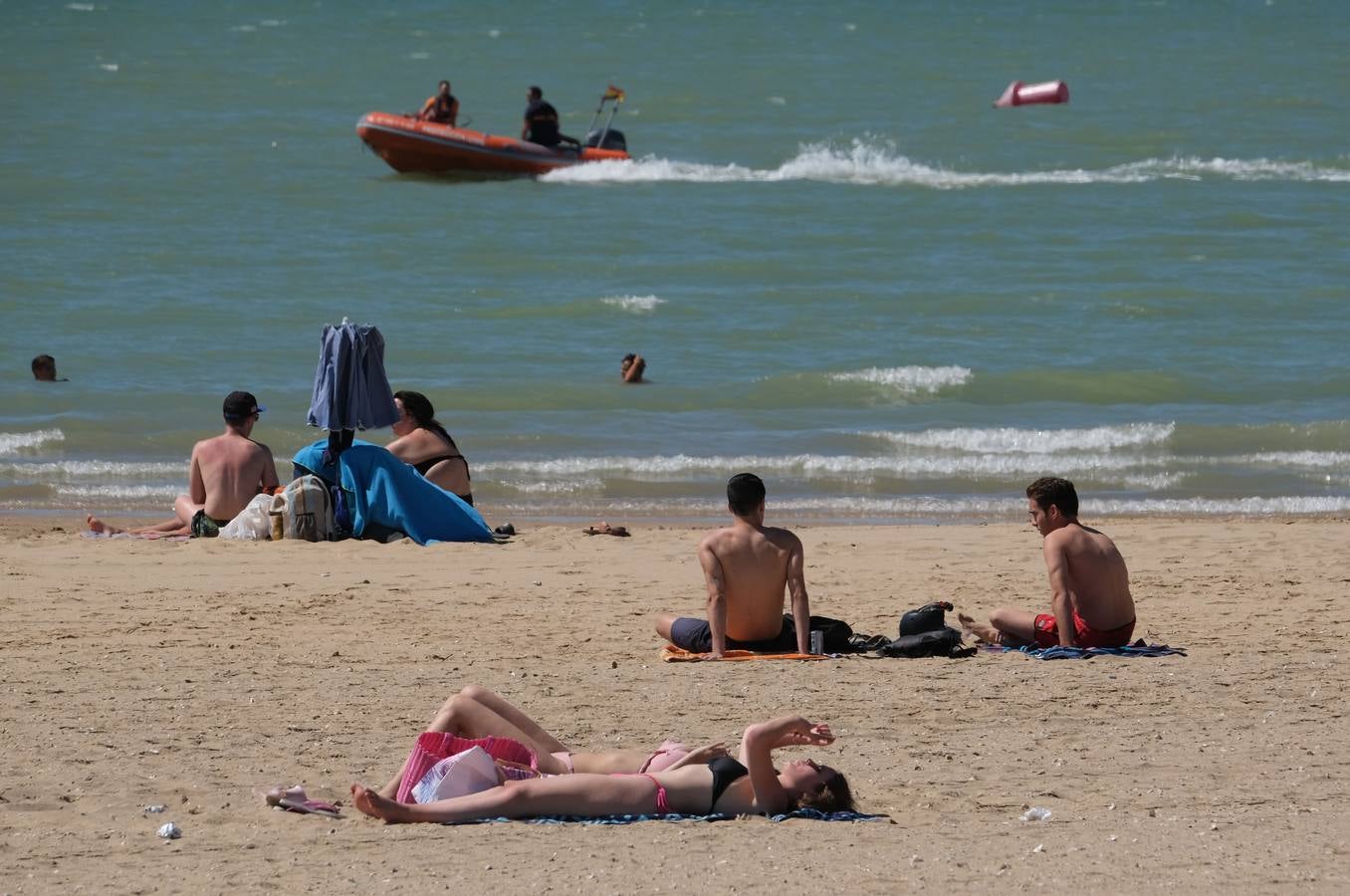 Tranquila jornada de playa en Sanlúcar de Barrameda