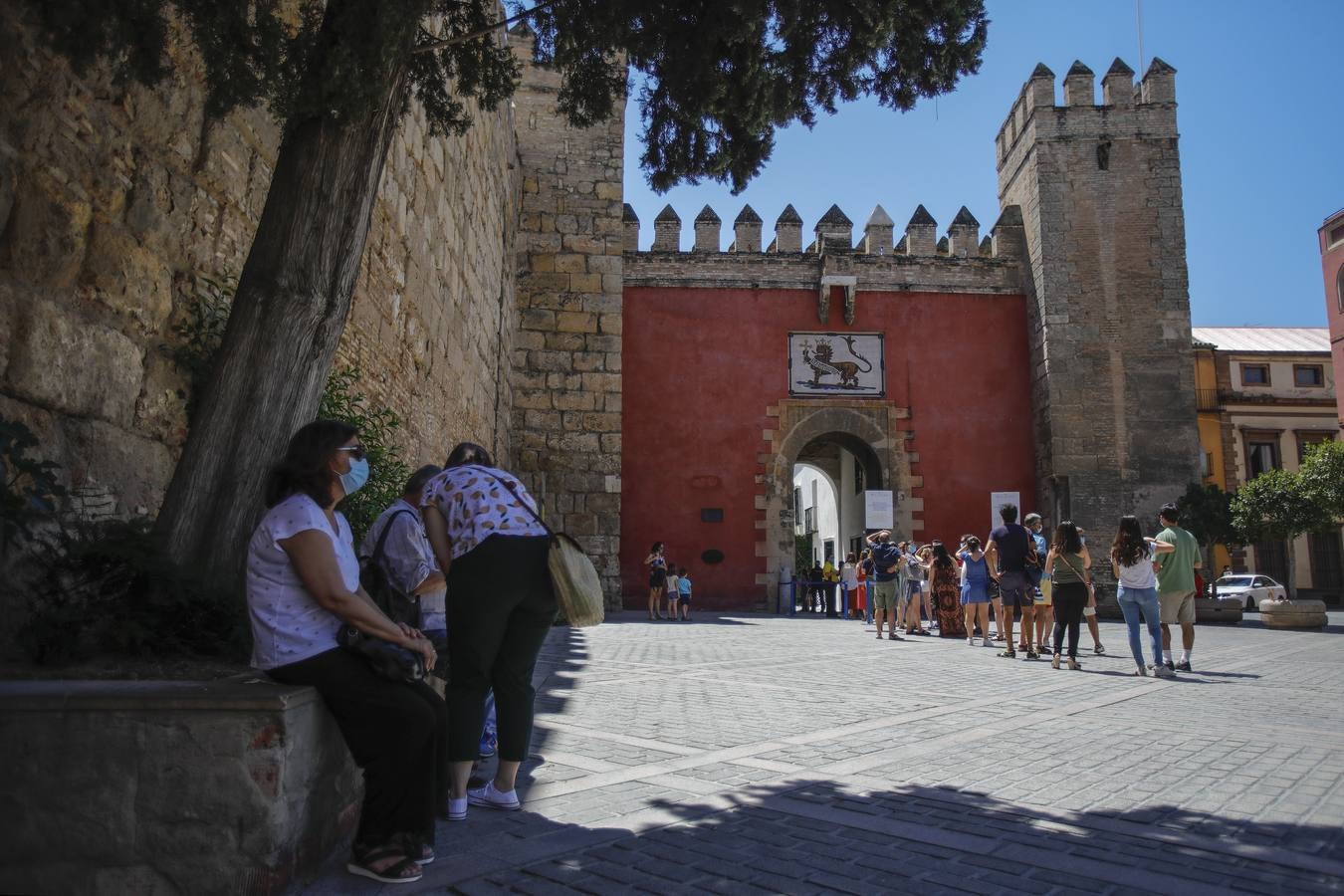 En imágenes, el calor marca la llegada de la «nueva normalidad» en Sevilla