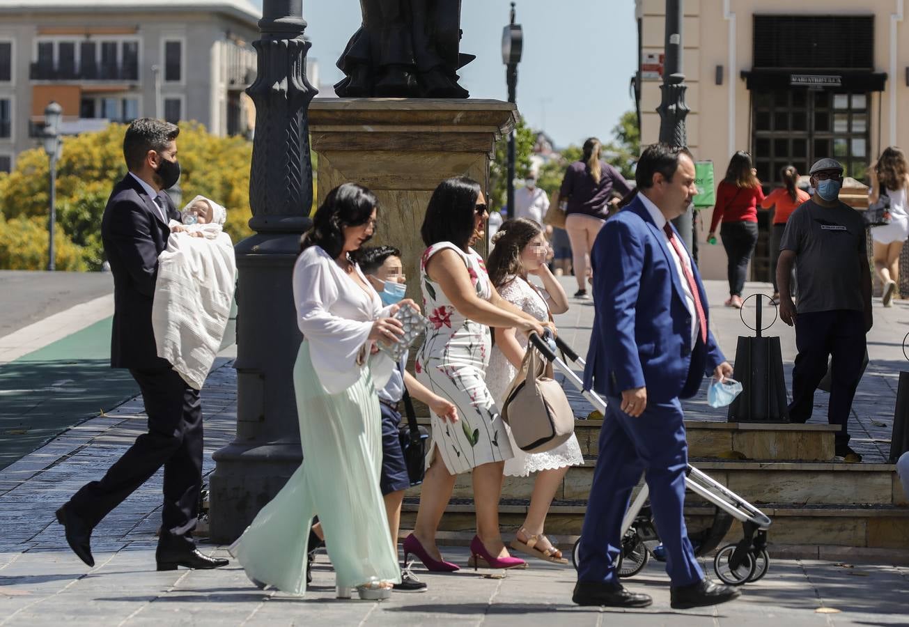 En imágenes, el calor marca la llegada de la «nueva normalidad» en Sevilla