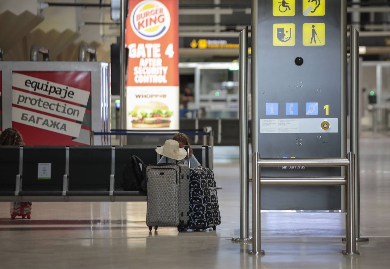 El aeropuerto de Sevilla regresa poco a poco a la normalidad con más actividad