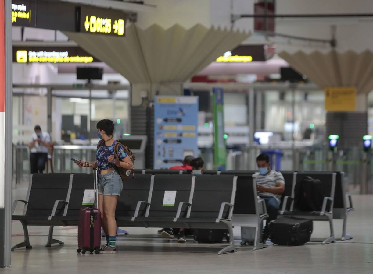 El aeropuerto de Sevilla regresa poco a poco a la normalidad con más actividad