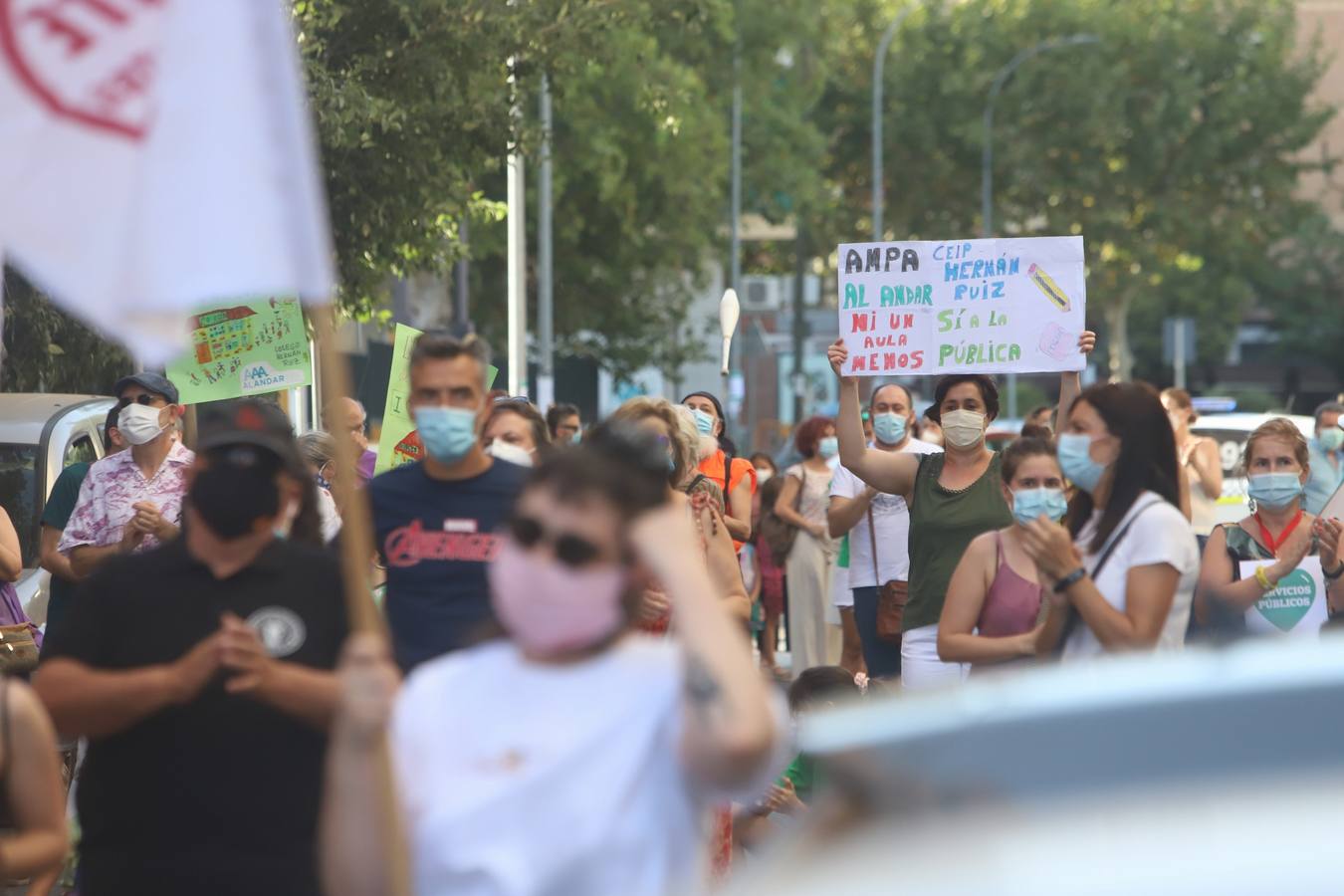 La protesta de padres y alumnos en Córdoba contra el recorte de unidades educativas