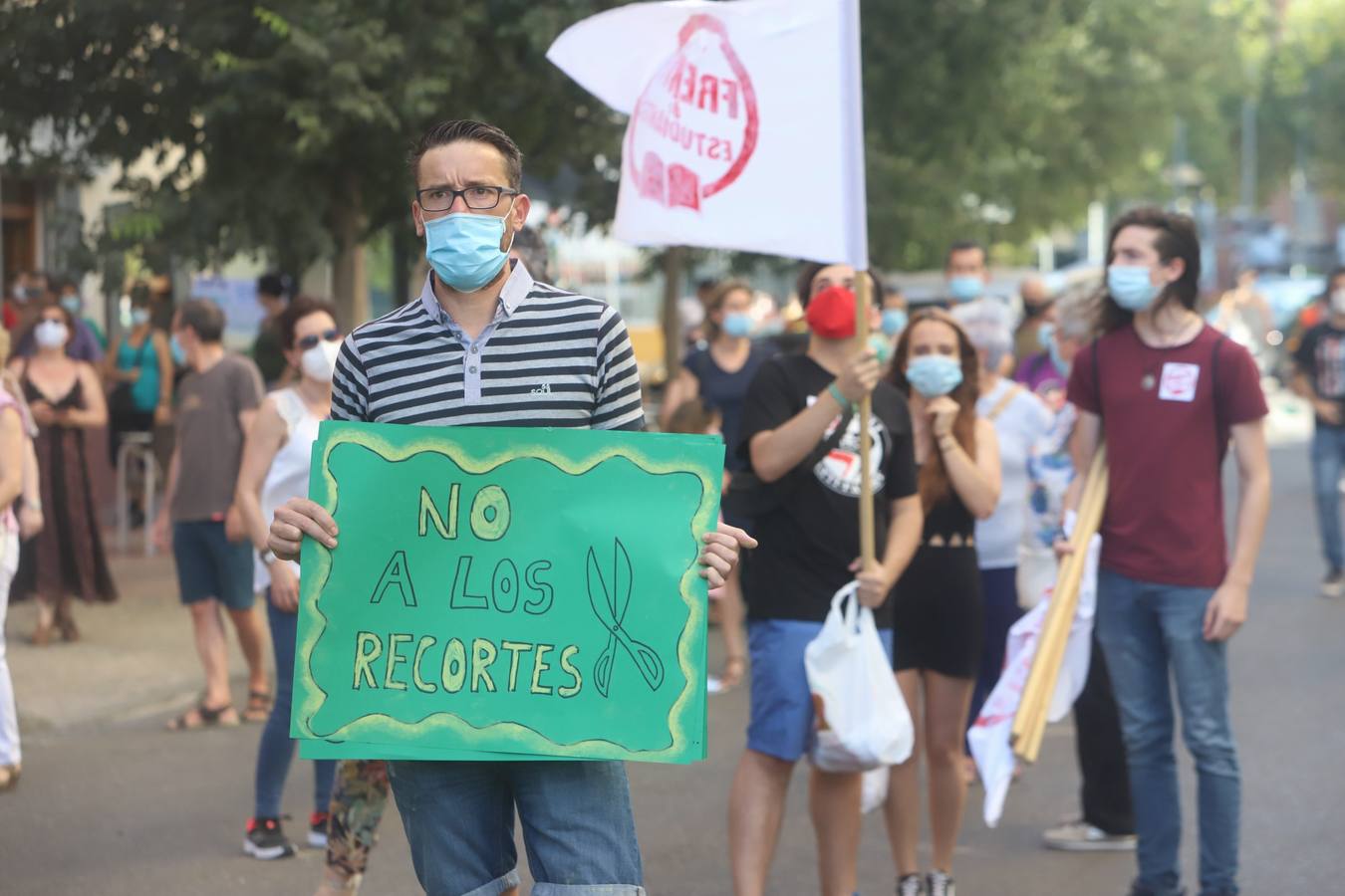 La protesta de padres y alumnos en Córdoba contra el recorte de unidades educativas