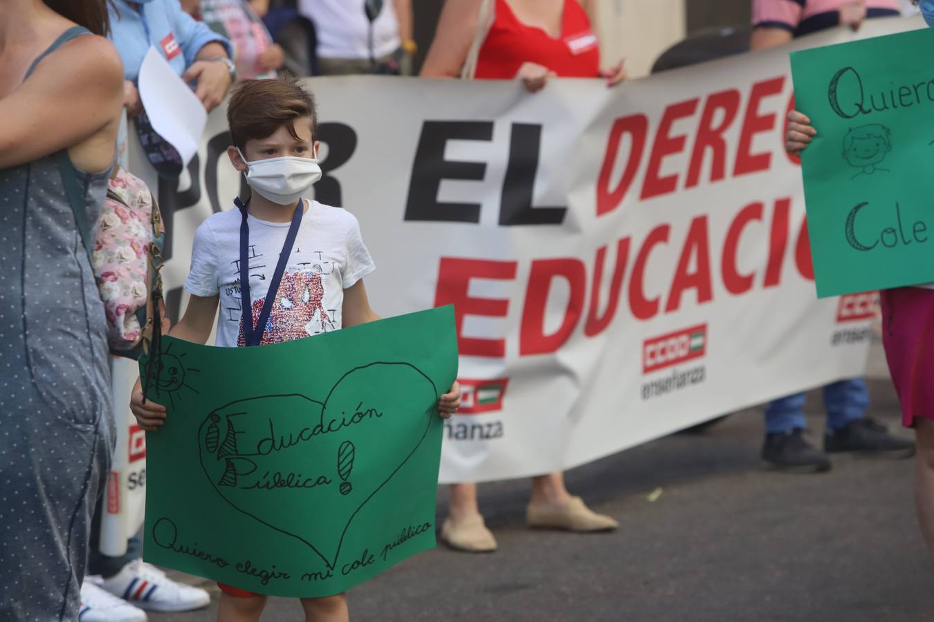 La protesta de padres y alumnos en Córdoba contra el recorte de unidades educativas