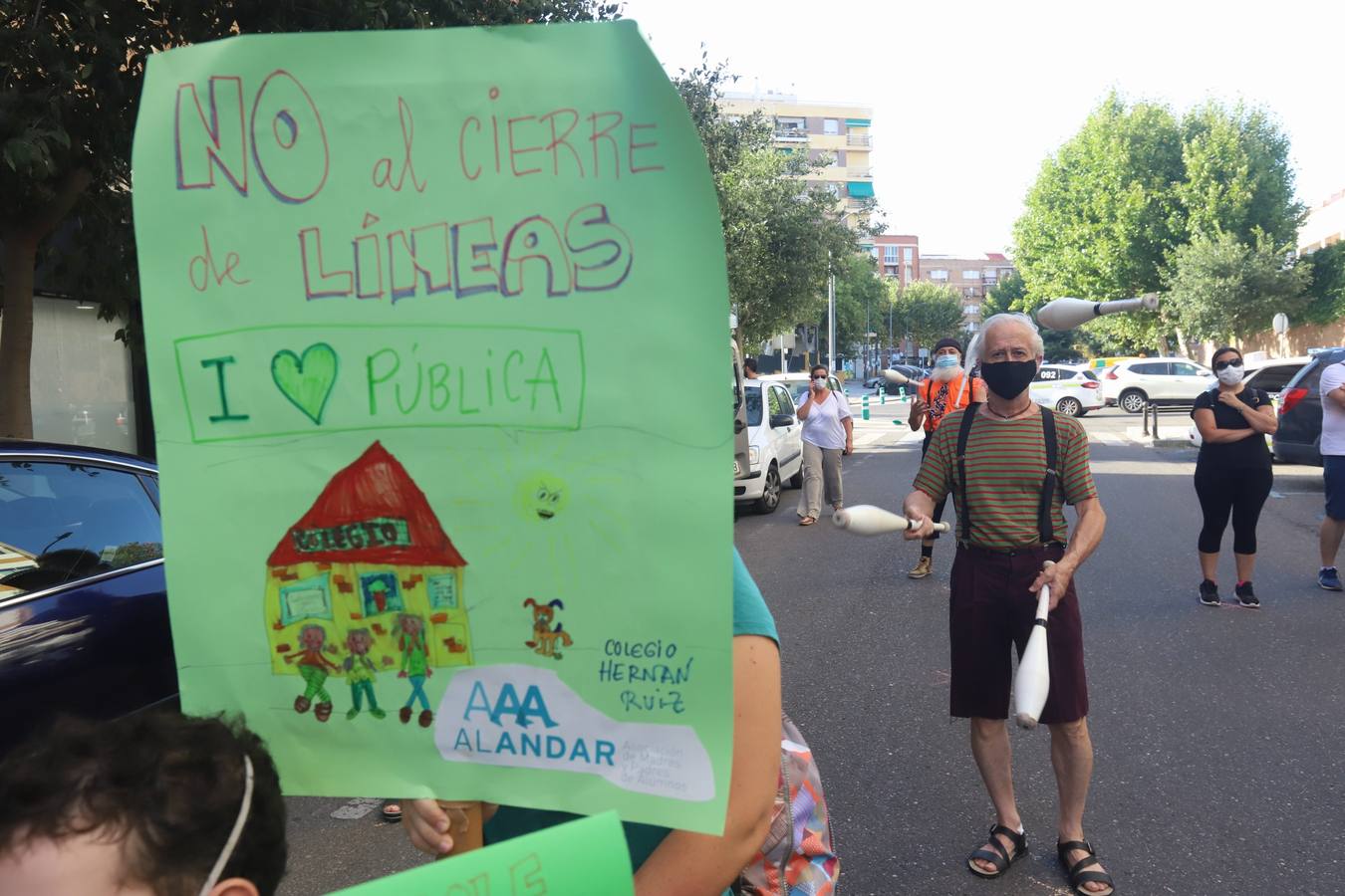 La protesta de padres y alumnos en Córdoba contra el recorte de unidades educativas