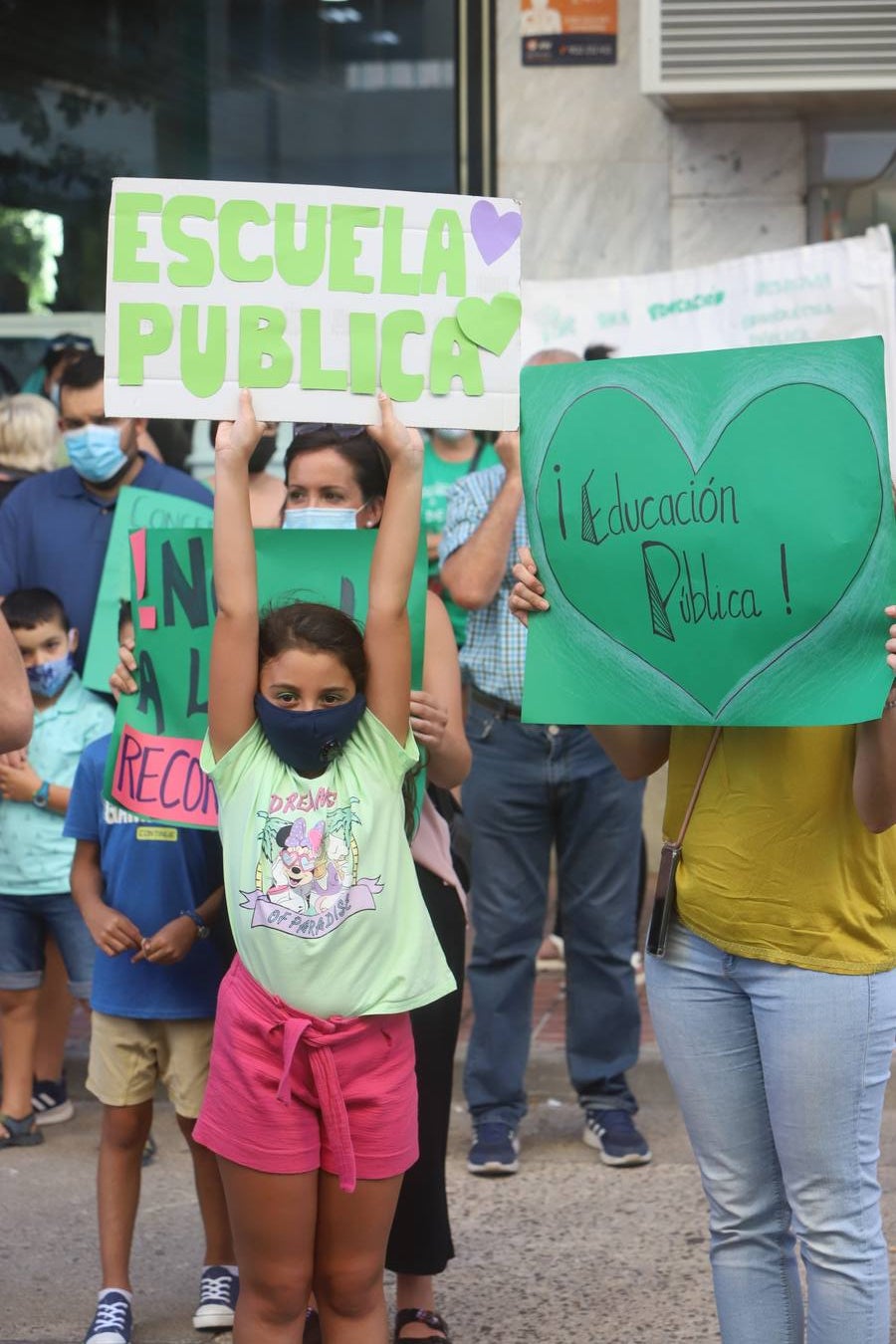 La protesta de padres y alumnos en Córdoba contra el recorte de unidades educativas