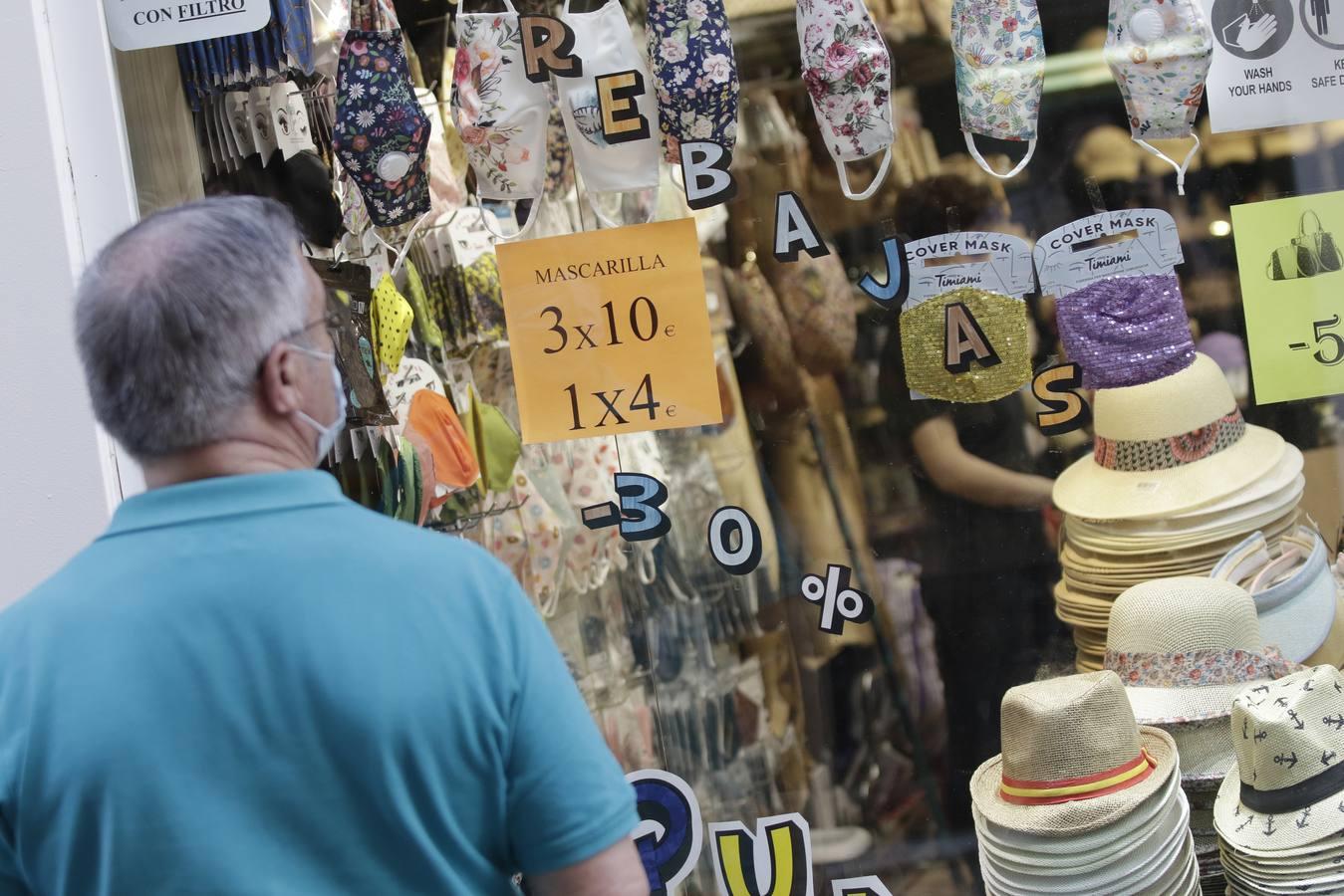 En imágenes: comienzan las rebajas en Sevilla