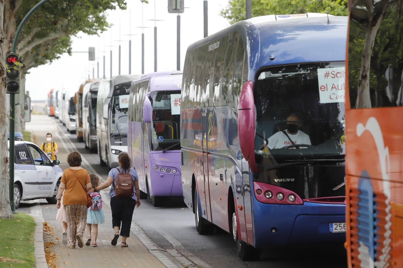 La protesta #Salvarelautocar de Córdoba en imágenes