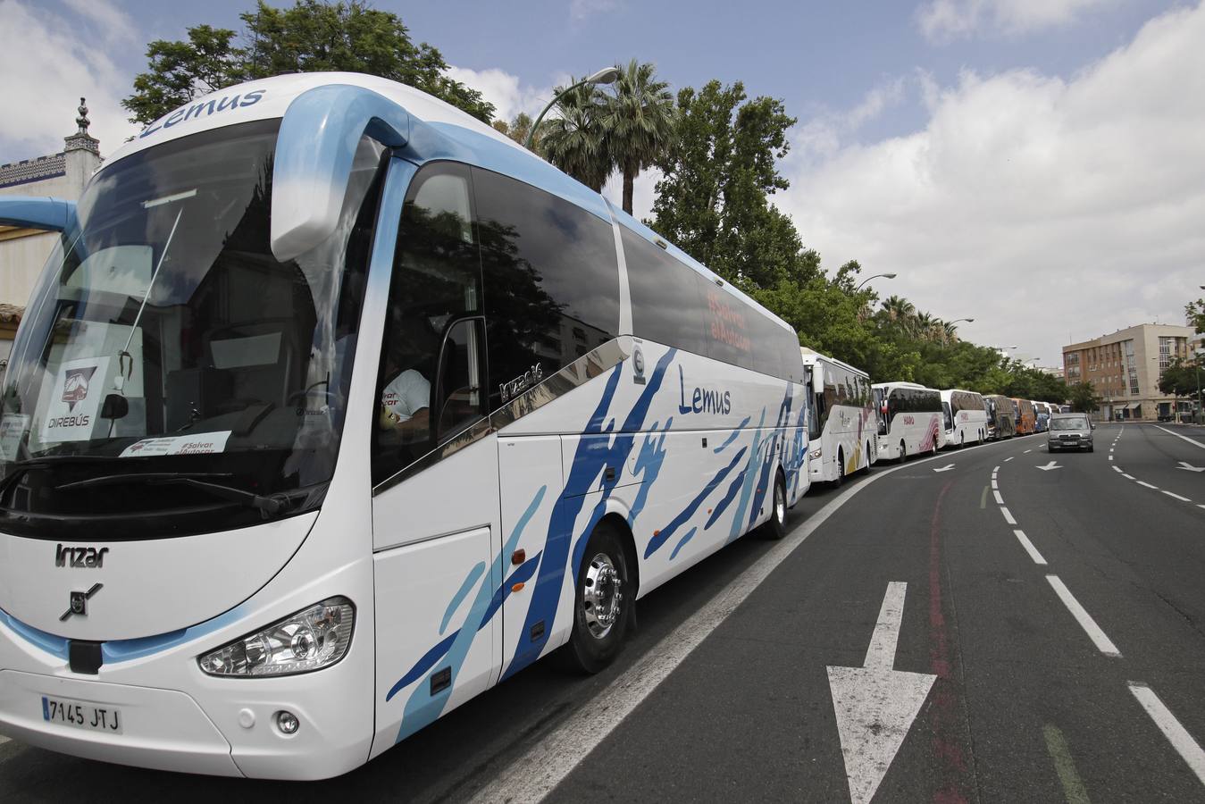 Nueva protesta del sector del autocar en Sevilla