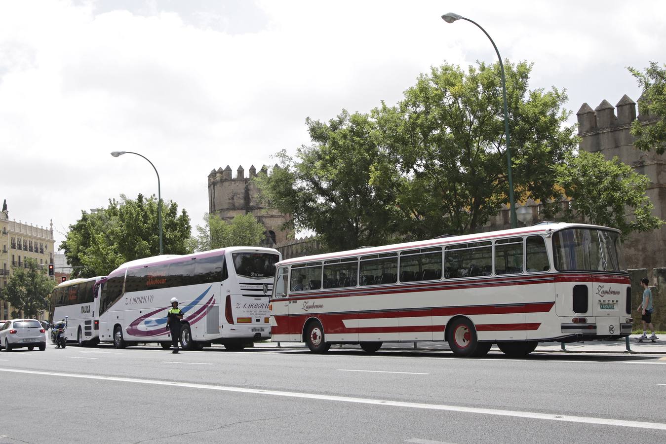 Nueva protesta del sector del autocar en Sevilla