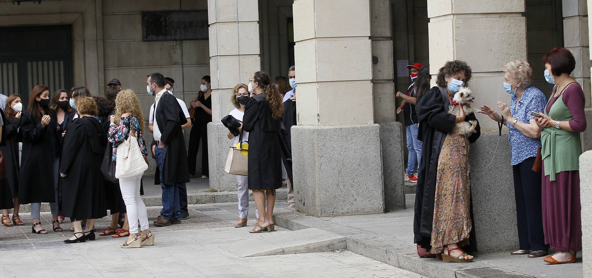 Nueva concentración de protesta de los abogados sevillanos