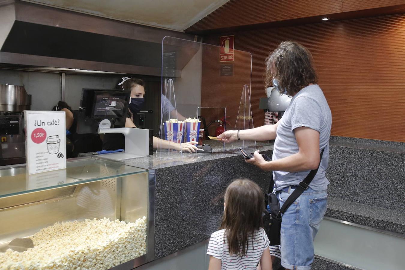 En imágenes, la reapertura de las salas de cine en Córdoba