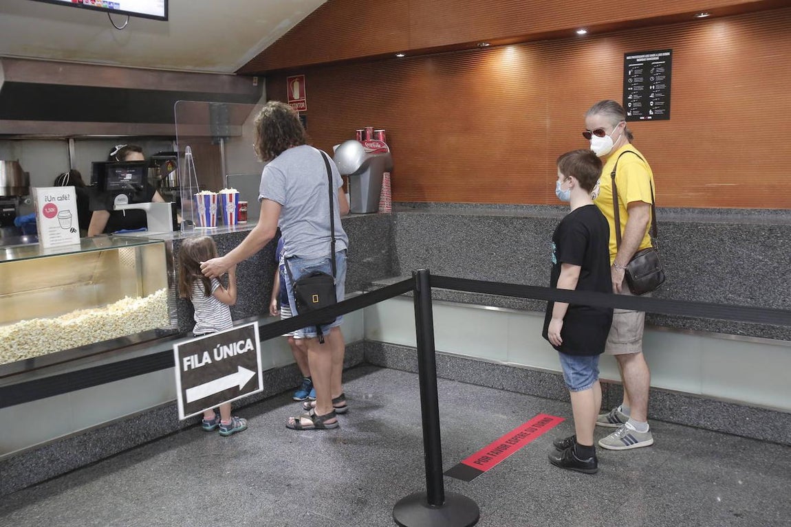 En imágenes, la reapertura de las salas de cine en Córdoba